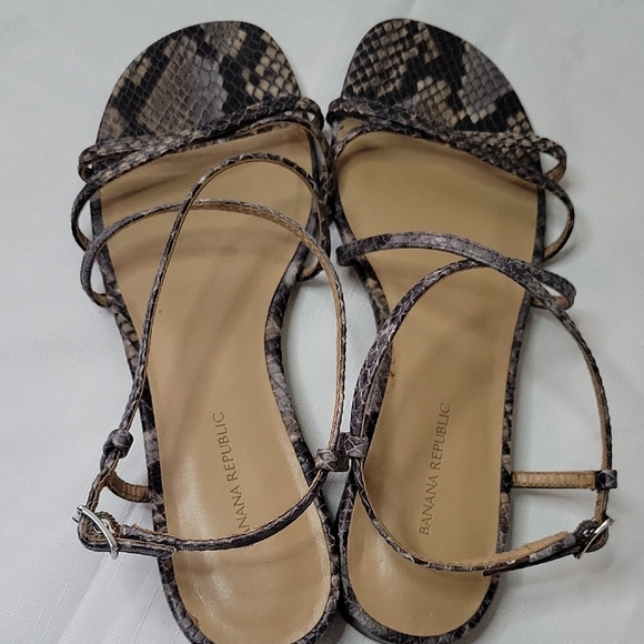 Banana Republic Snakeskin Print  Sandals Elegant Summer Style Size7.5 - Picture 2 of 7
